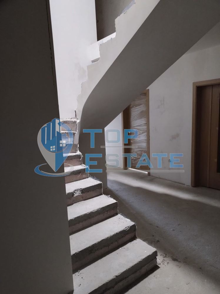 Мезонет с панорамна гледка в новопостроена сграда в центъра на град Велико Търново-0 Мезонет с панорамна гледка в новопостроена сграда в центъра на град Велико Търново - 0