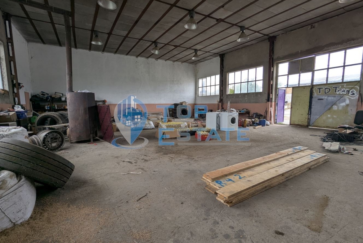 Стопански двор с жилищна част в покрайнините на село Ресен, област Велико Търново - 0