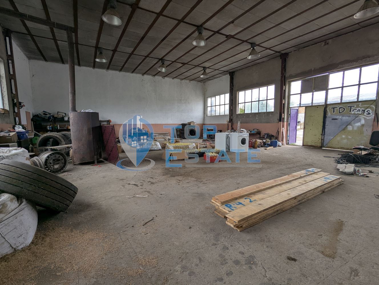 Стопански двор с жилищна част в покрайнините на село Ресен, област Велико Търново - 0