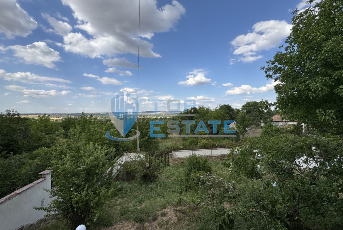 Къща с панорамна гледка във вилната зона на между град Бяла Черква и село Вишовград, област Велико Търново - 0