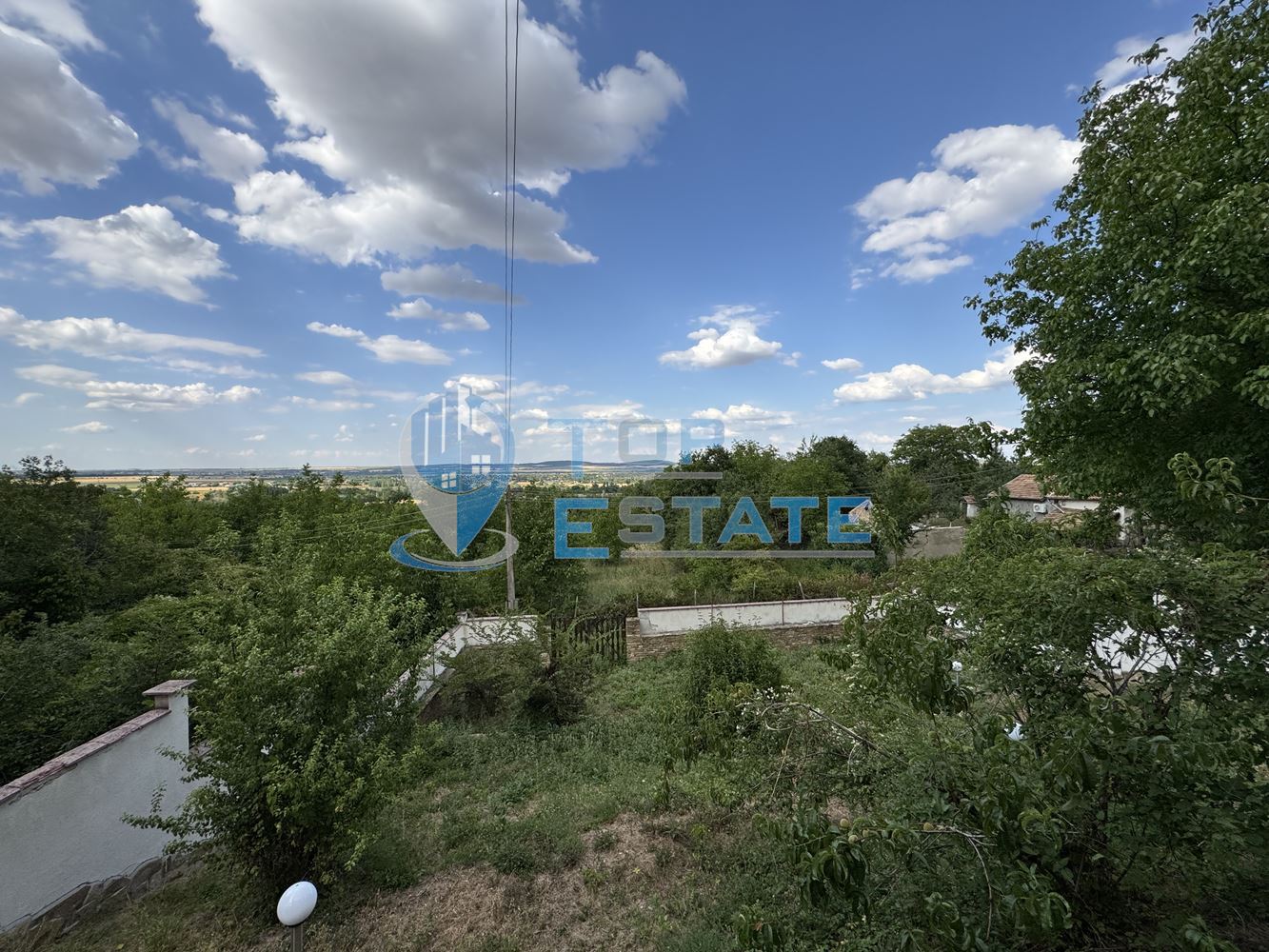 Къща с панорамна гледка във вилната зона на между град Бяла Черква и село Вишовград, област Велико Търново - 0