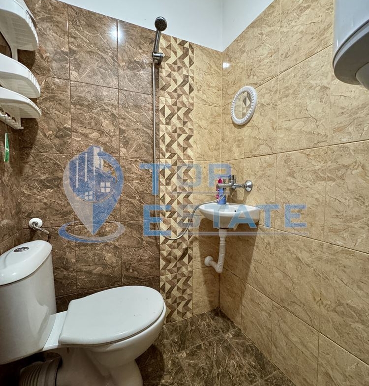 Тристаен панелен апартамент в кв. Зона Б, град Велико Търново. - 0