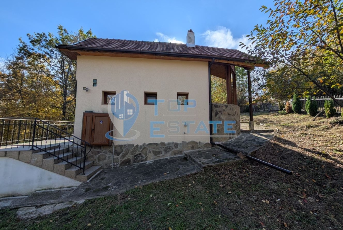 Двуетажна масивна вила в близост до град Плачковци - 0