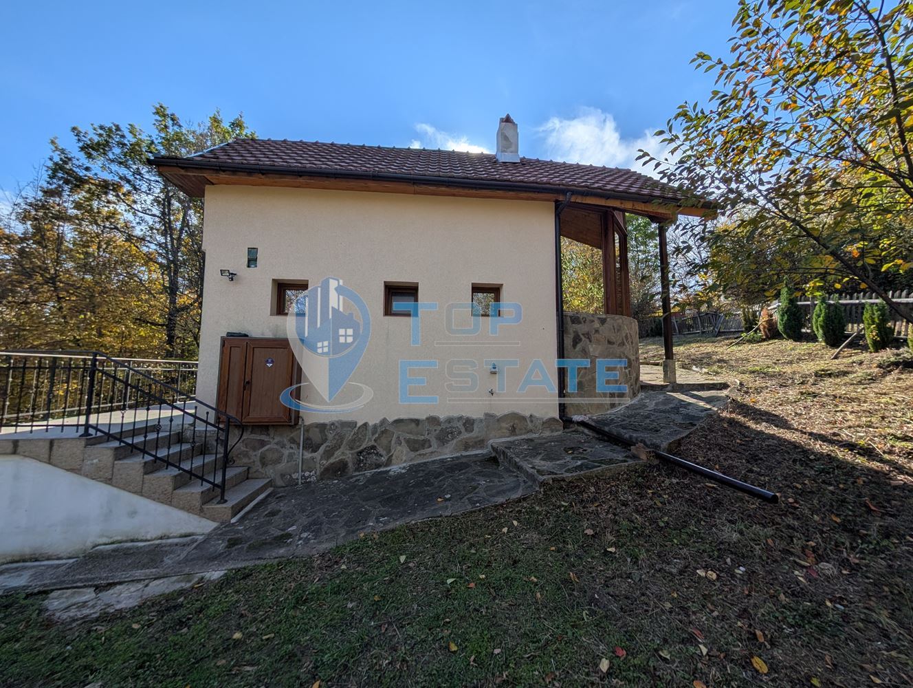 Двуетажна масивна вила в близост до град Плачковци - 0