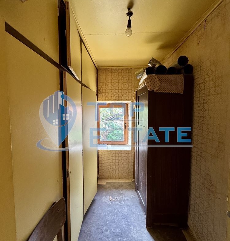 Тухлена къща с кладенец и допълнителна постройка в село Долна Липница, област Велико Търново - 0