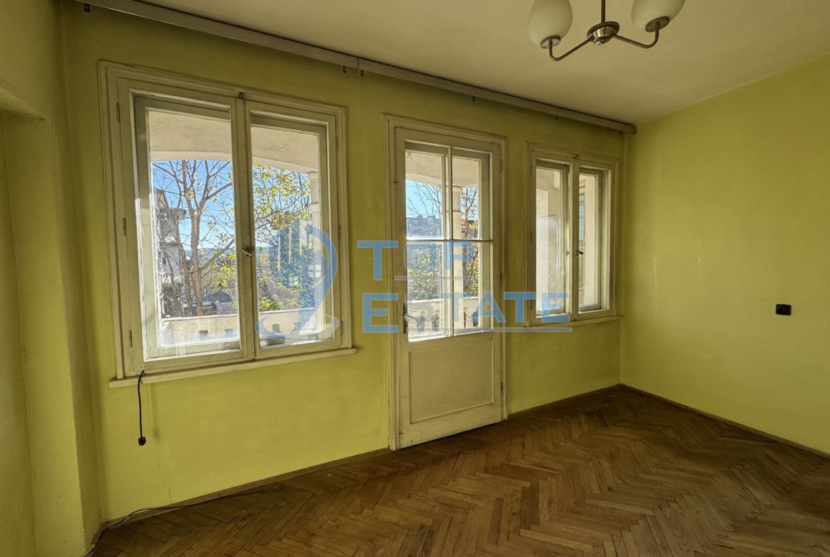 Тристаен тухлен апартамент с гараж кв. Акация, град Велико Търново - 0