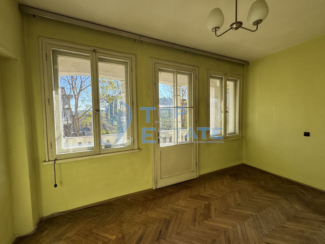 Тристаен тухлен апартамент с гараж кв. Акация, град Велико Търново-0 Тристаен тухлен апартамент с гараж кв. Акация, град Велико Търново - 0