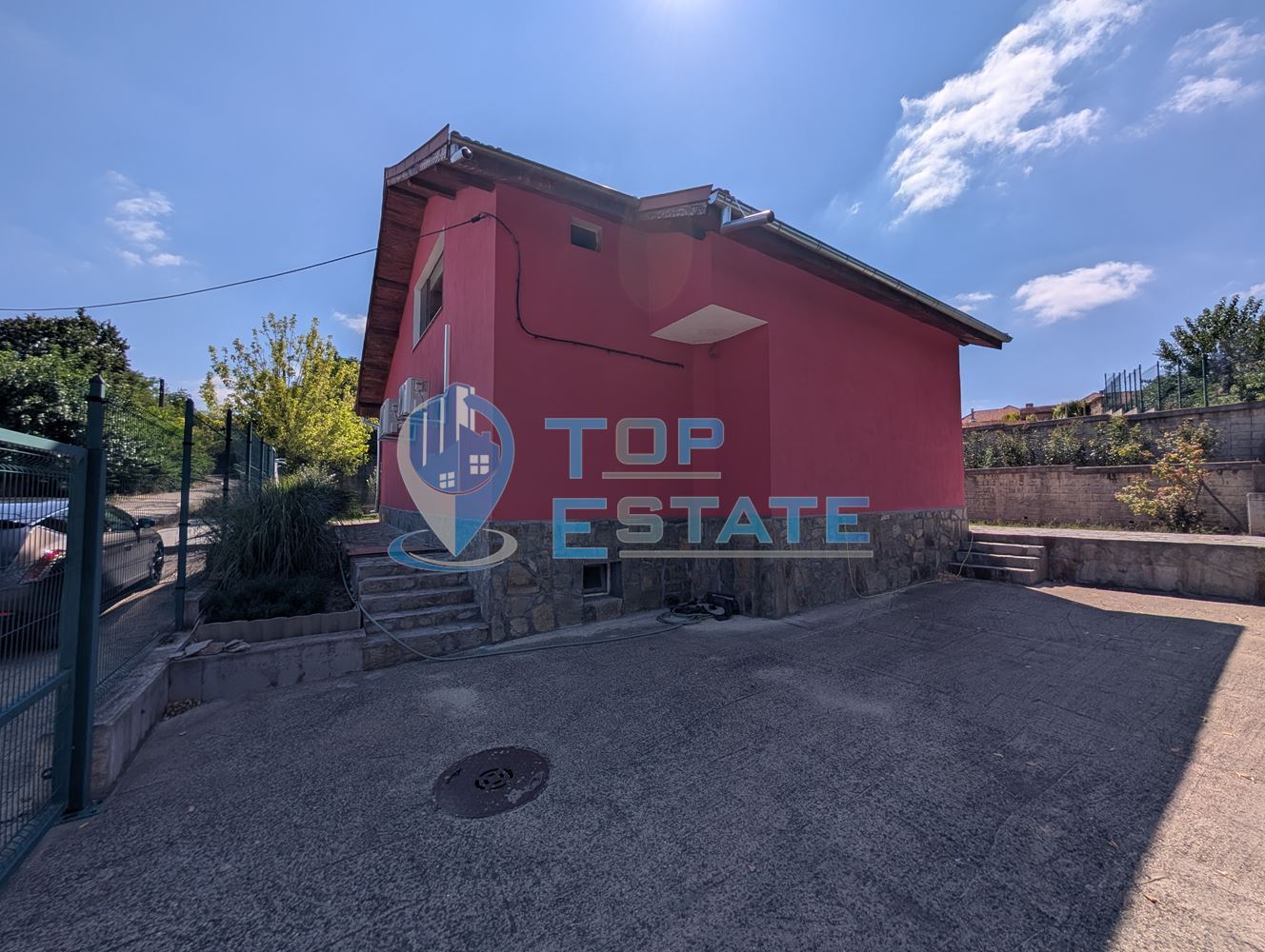 Масивна двуетажна къща в село Караисен - 0