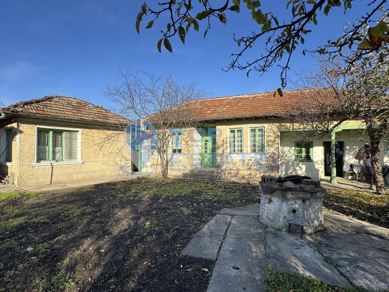 Къща с кладенец и допълнителна постройка в село Ресен, област Велико Търново-0 Къща с кладенец и допълнителна постройка в село Ресен, област Велико Търново - 0