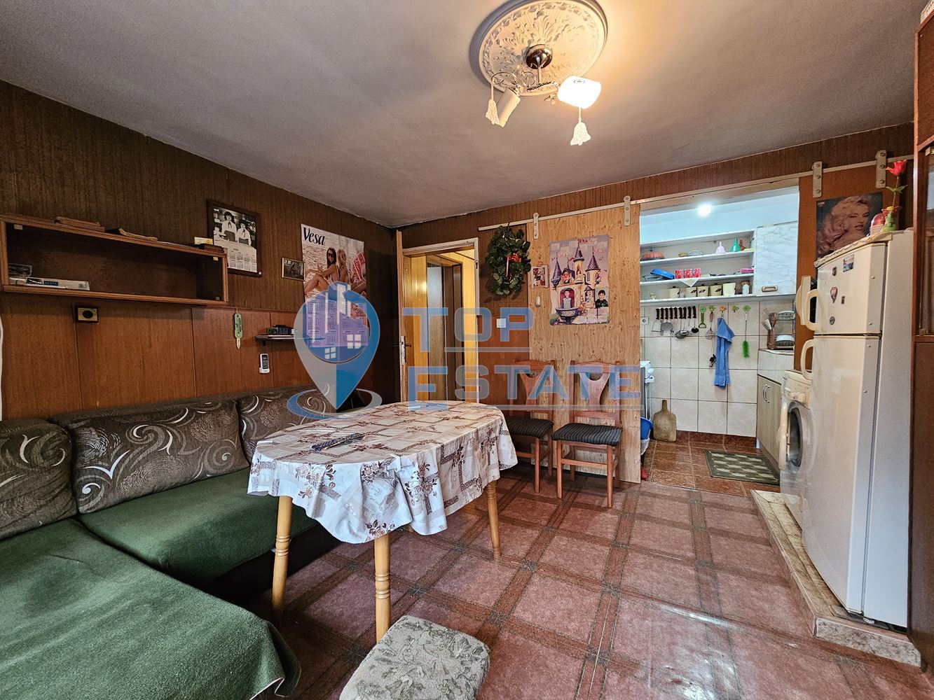 Двуетажна тухлена и обзаведена къща в село Хаджидимитрово-0 Двуетажна тухлена и обзаведена къща в село Хаджидимитрово - 0