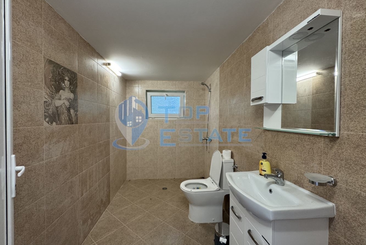 Къща с панорамна гледка във вилната зона на между град Бяла Черква и село Вишовград, област Велико Търново - 0