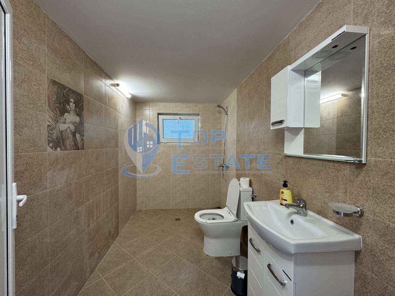 Къща с панорамна гледка във вилната зона на между град Бяла Черква и село Вишовград, област Велико Търново - 0