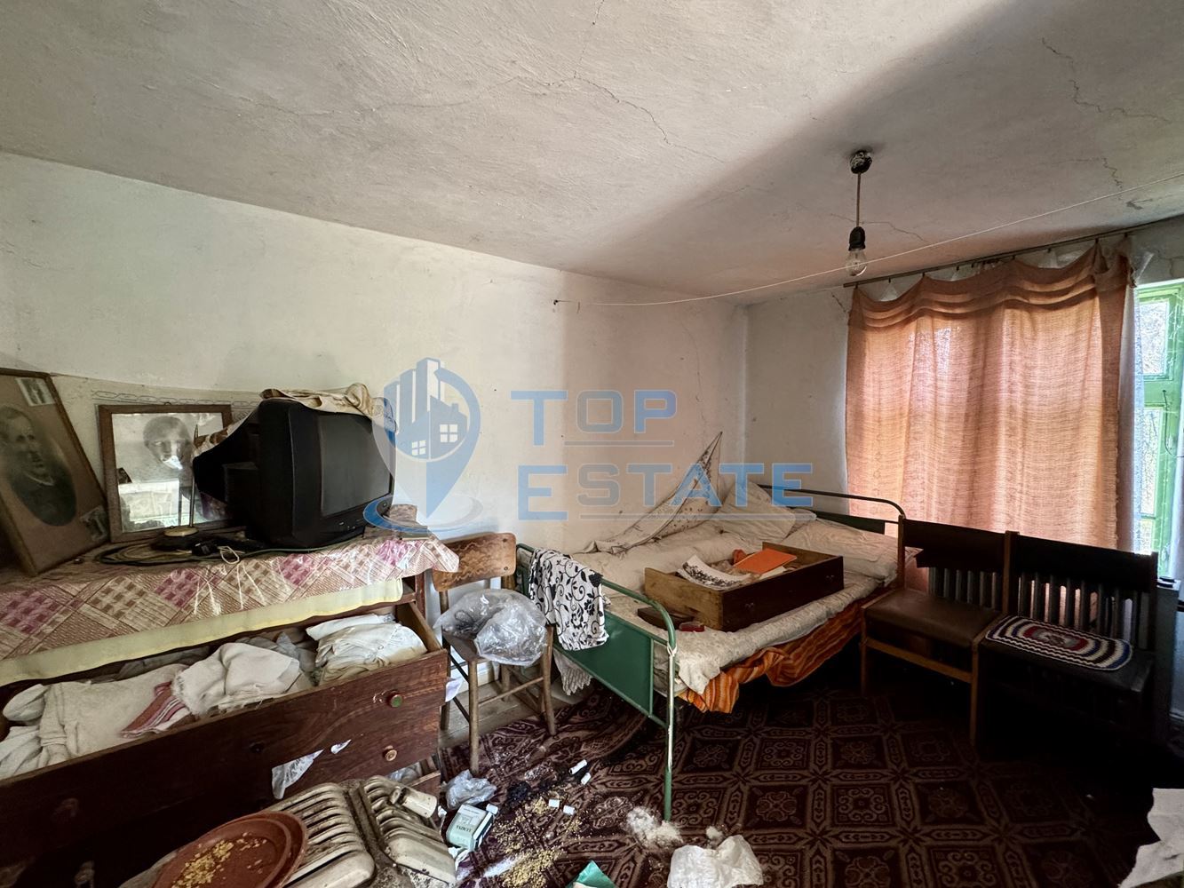 Тухлена къща с кладенец и голям двор в село Александрово, област Велико Търново - 0