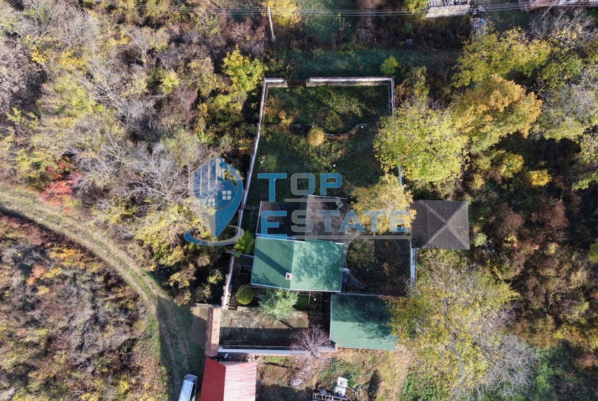 Къща с панорамна гледка във вилната зона на между град Бяла Черква и село Вишовград, област Велико Търново - 0