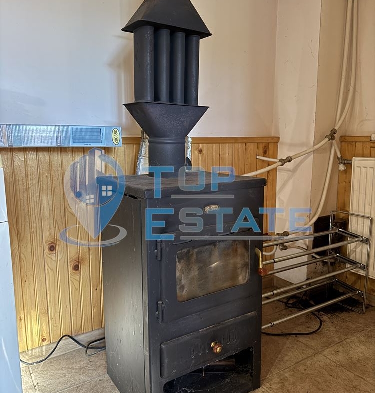 Двуетажна вила с красива гледка във вилна зона на град Дряново - 0