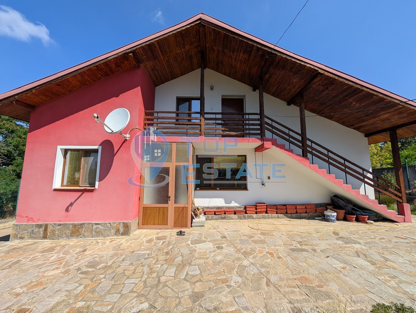 Масивна двуетажна къща в село Караисен - 0