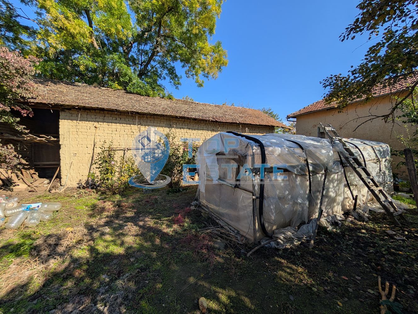 Двуетажна къща с голям двор и кладенец в село Сломер - 0