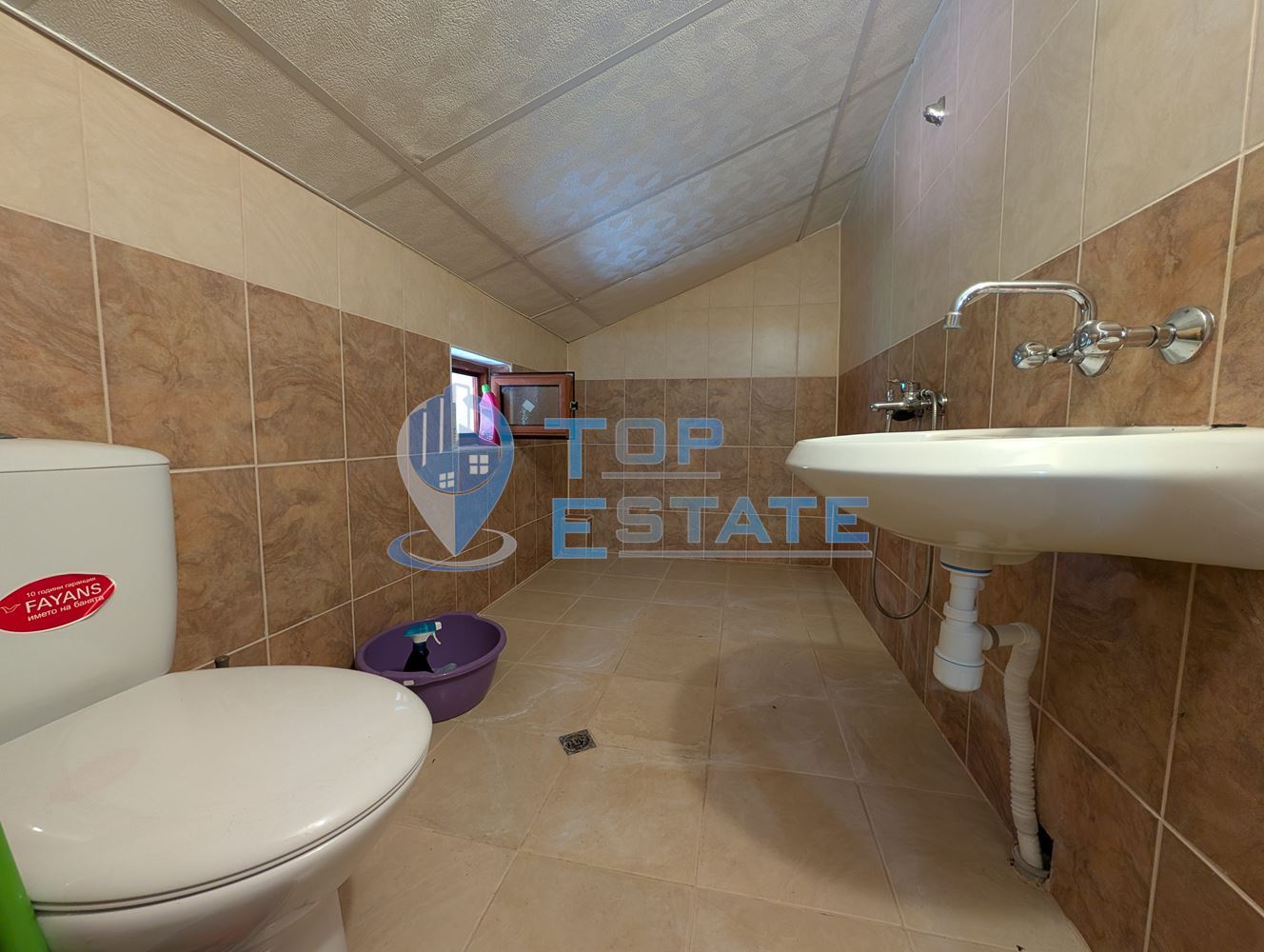 Масивна двуетажна къща в село Караисен - 0