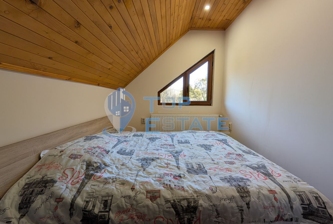 Двуетажна масивна вила в близост до град Плачковци - 0