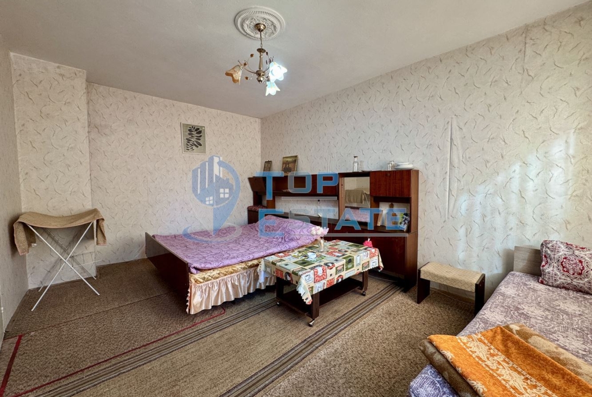 Тристаен панелен апартамент в кв. Зона Б, град Велико Търново. - 0