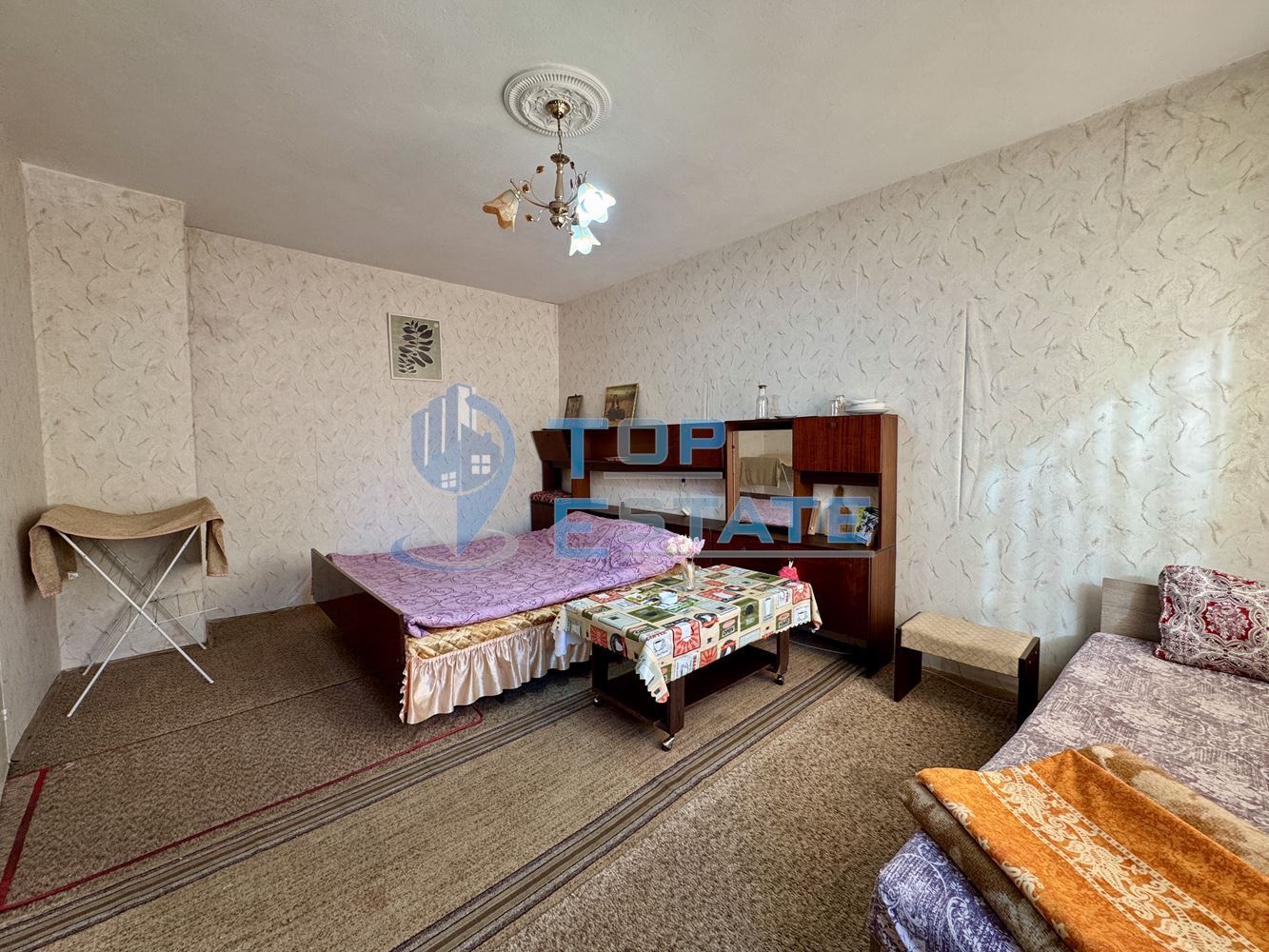 Тристаен панелен апартамент в кв. Зона Б, град Велико Търново. - 0