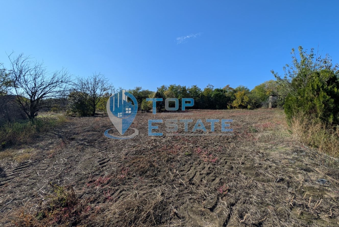 Двуетажна къща с голям двор и кладенец в село Сломер - 0