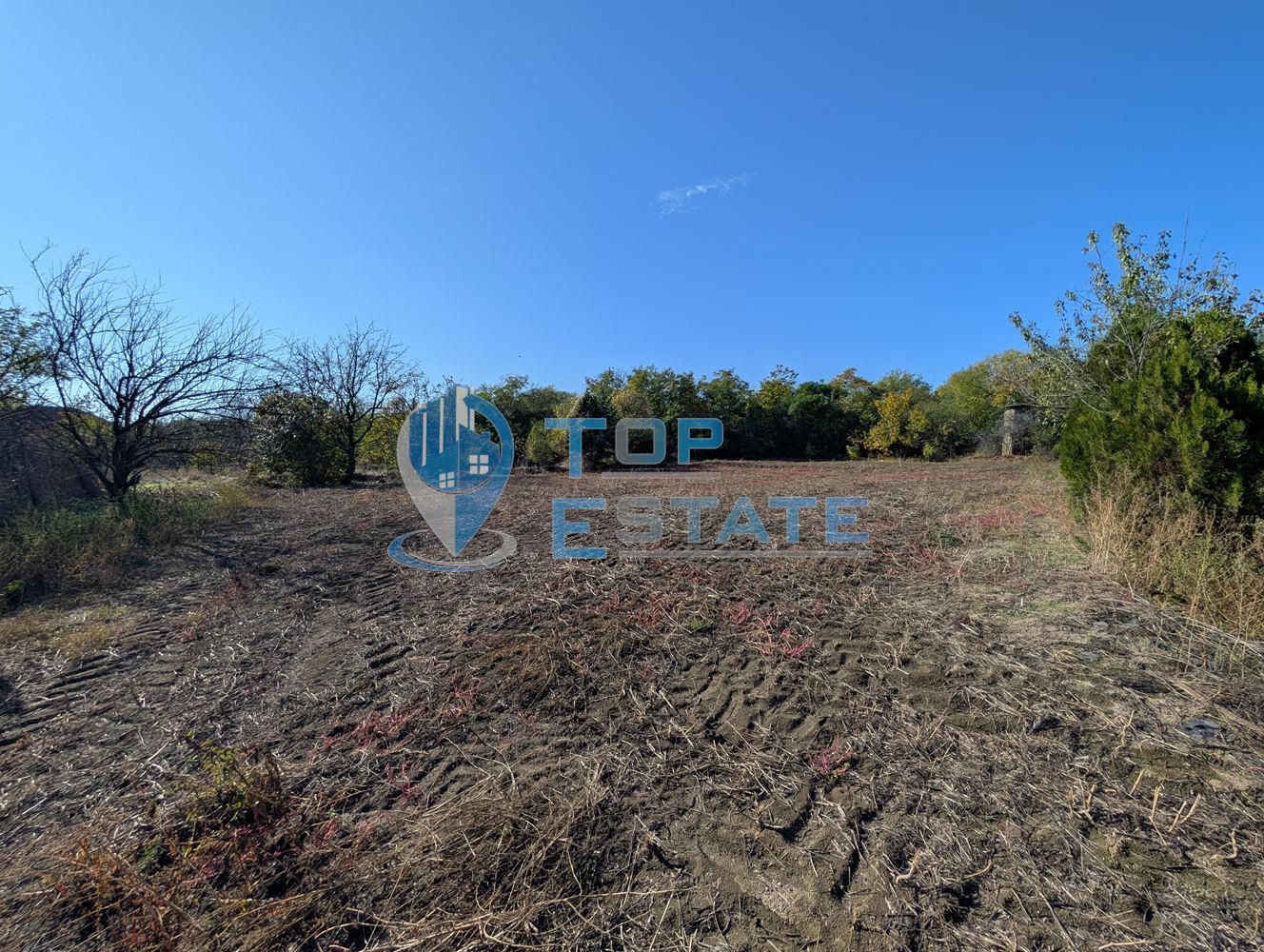 Двуетажна къща с голям двор и кладенец в село Сломер - 0