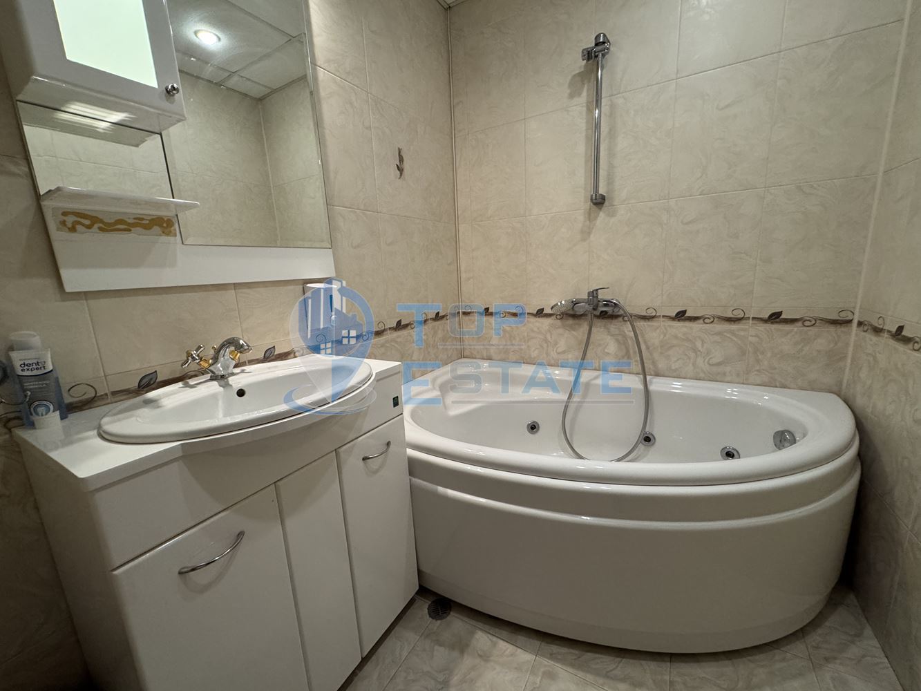 Обзаведен апартамент с две спални в кв. Колю Фичето, гр. Велико Търново - 0