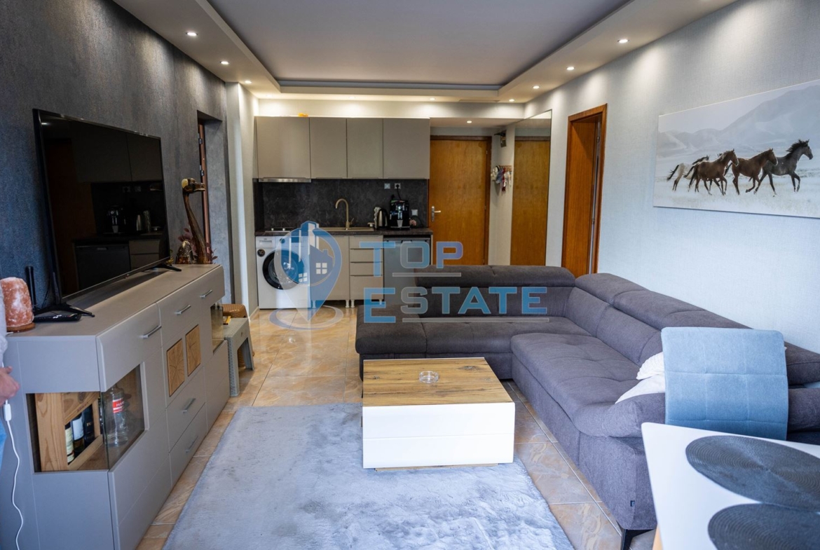 Тристаен обзаведен апартамент на първа линия в хотелски комплекс в к. к Слънчев бряг - 0