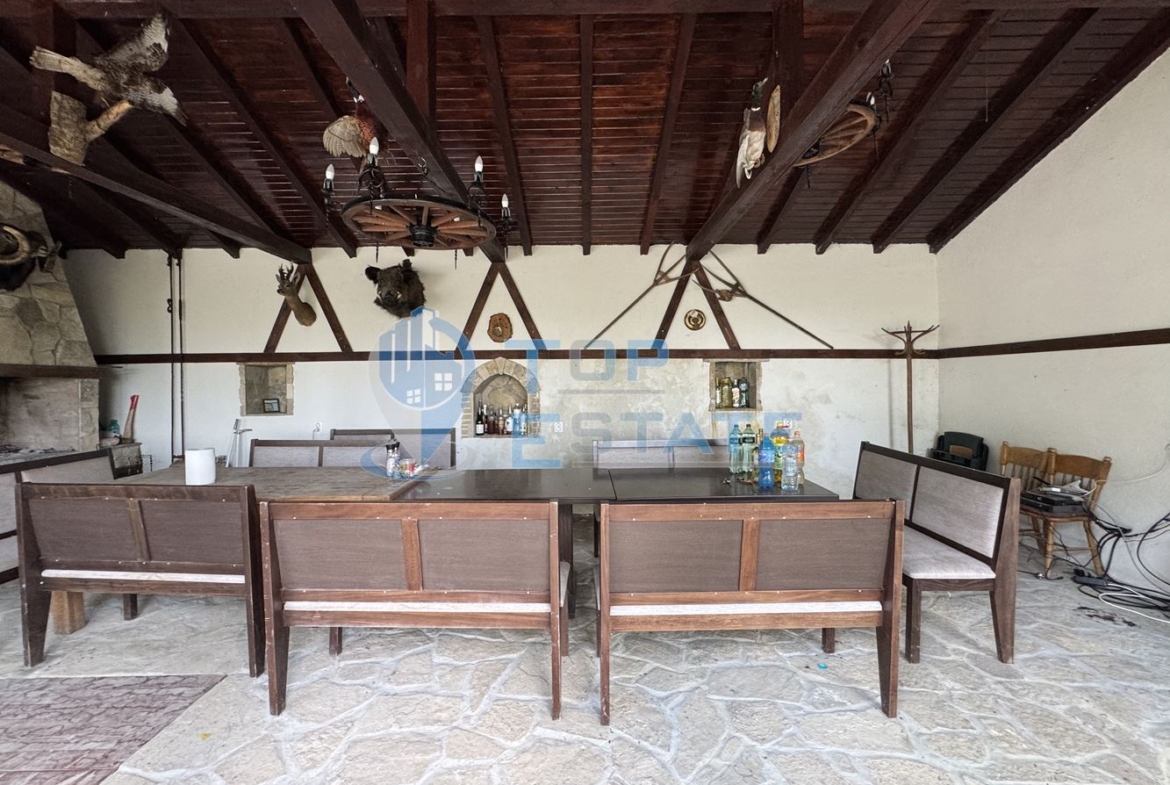 Къща с панорамна гледка във вилната зона на между град Бяла Черква и село Вишовград, област Велико Търново - 0