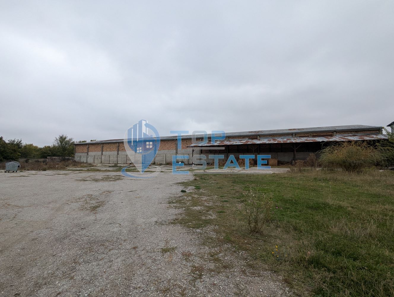 Стопански двор с жилищна част в покрайнините на село Ресен, област Велико Търново - 0