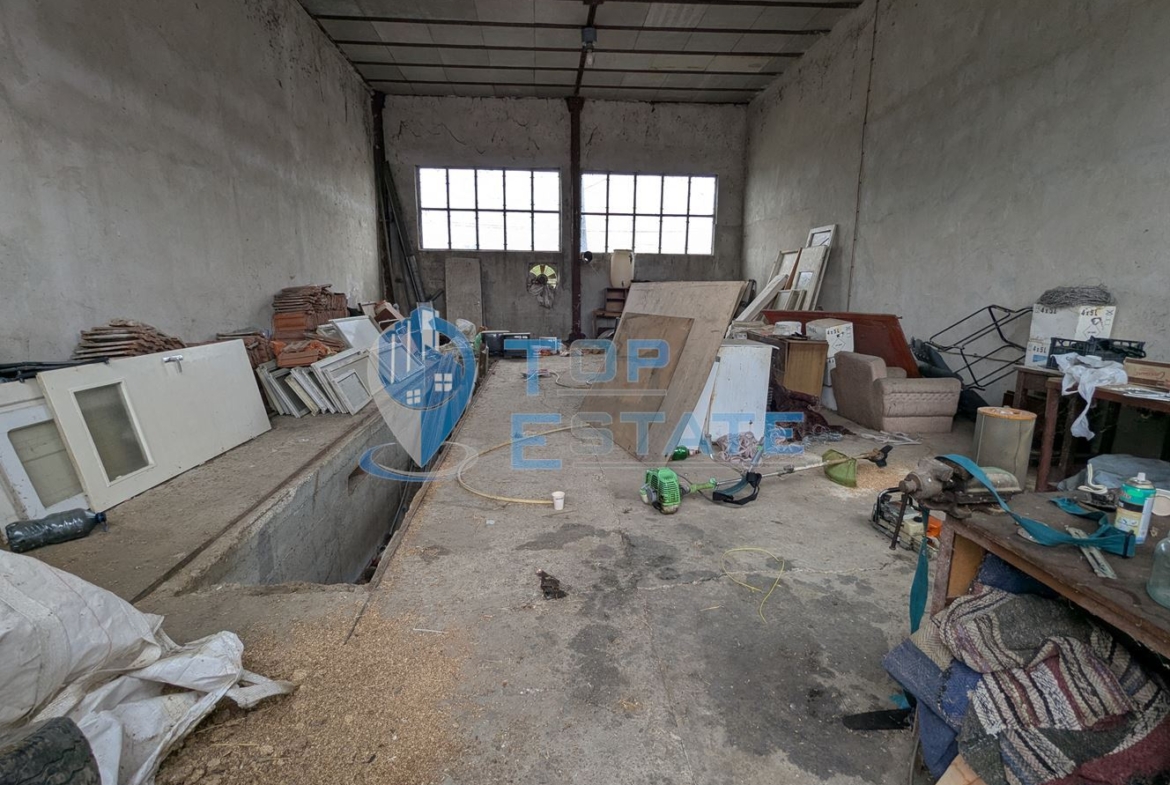 Стопански двор с жилищна част в покрайнините на село Ресен, област Велико Търново - 0