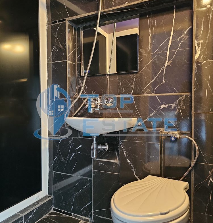 Ремонтирано тухлено жилище със самостоятелен вход в широкия център на гр. Велико Търново - 0