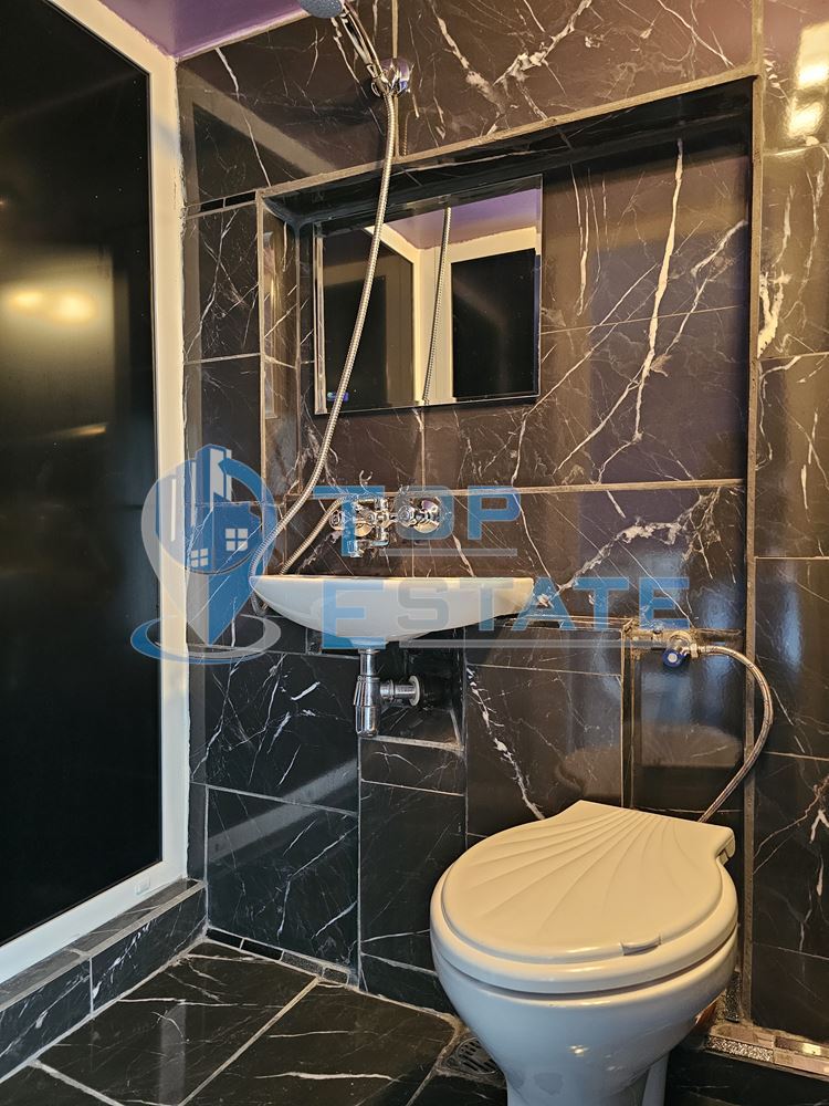 Ремонтирано тухлено жилище със самостоятелен вход в широкия център на гр. Велико Търново - 0