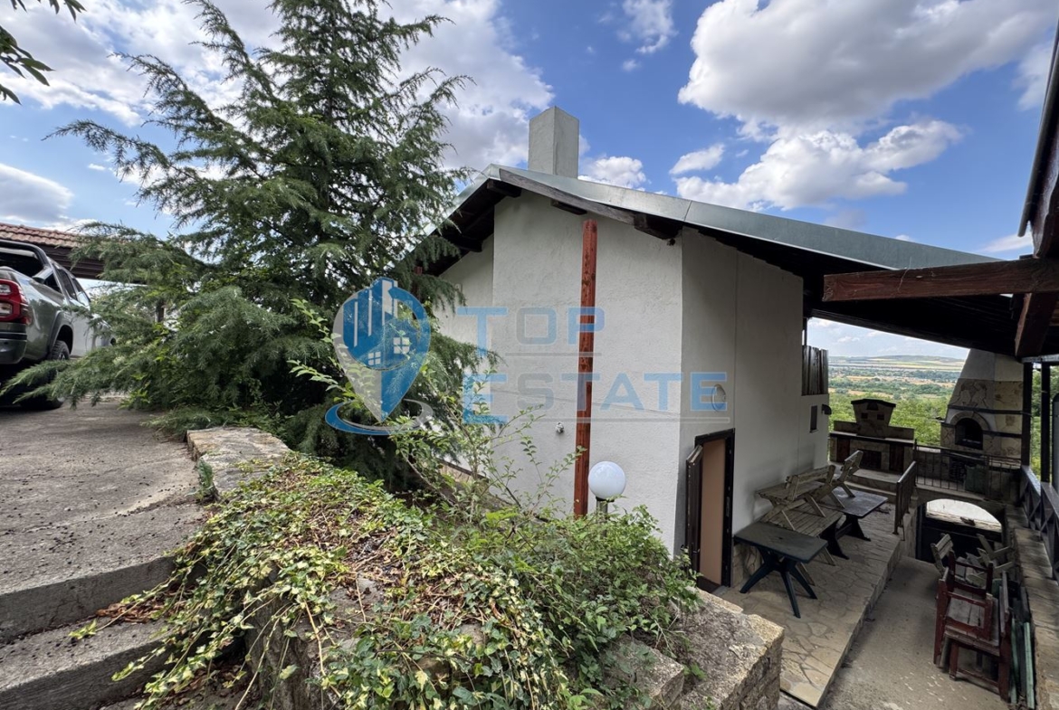 Къща с панорамна гледка във вилната зона на между град Бяла Черква и село Вишовград, област Велико Търново - 0