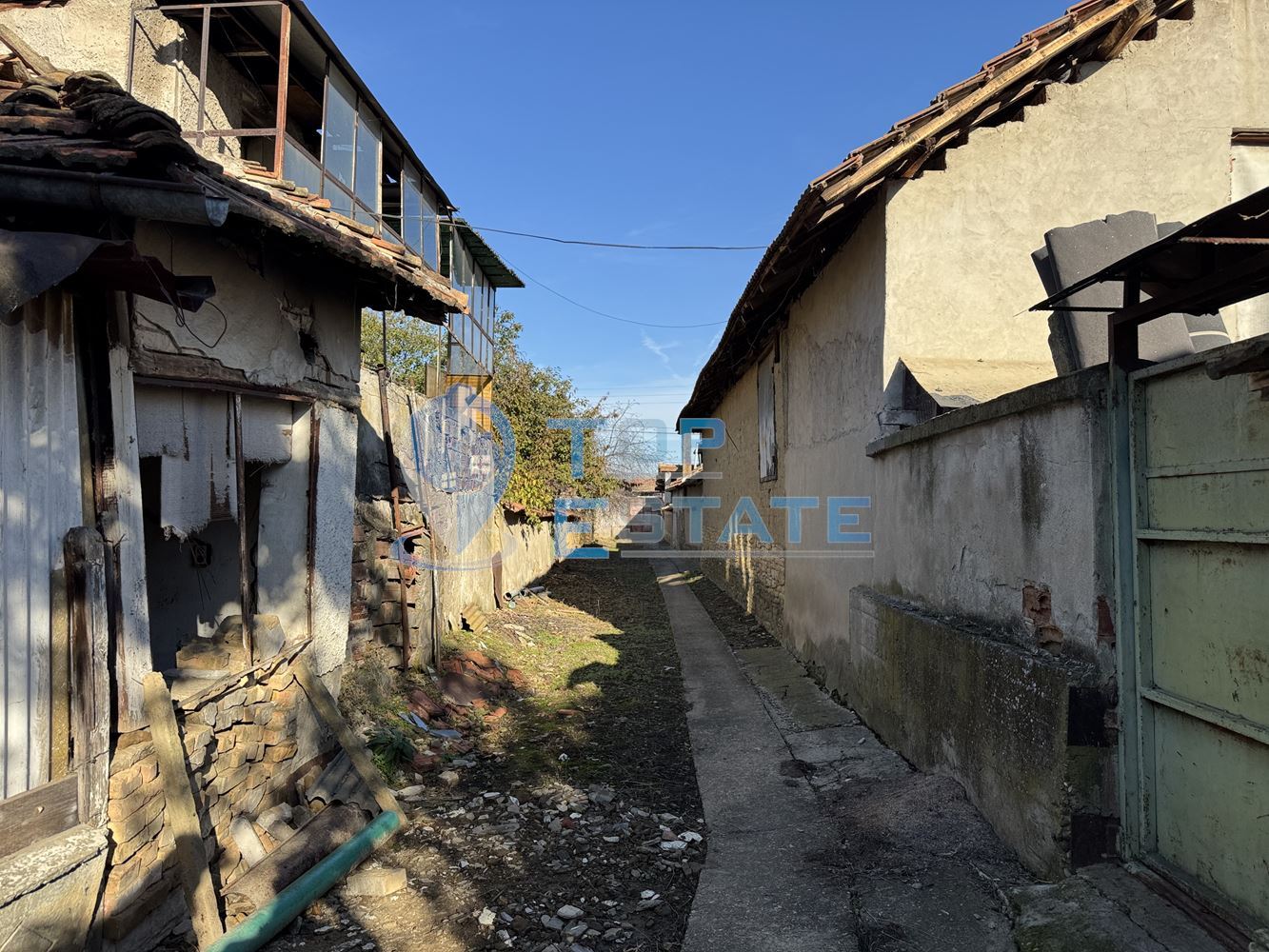 Къща с кладенец и допълнителна постройка в село Ресен, област Велико Търново-0 Къща с кладенец и допълнителна постройка в село Ресен, област Велико Търново - 0