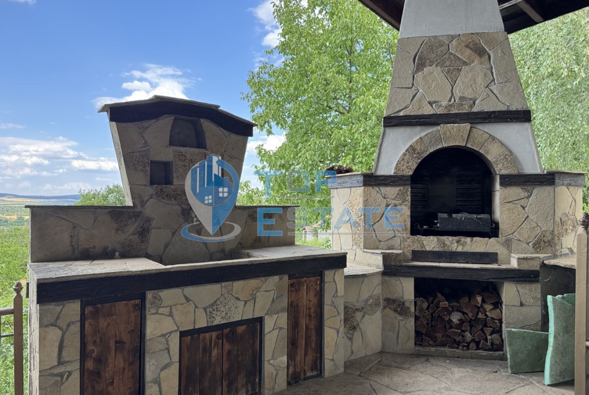 Къща с панорамна гледка във вилната зона на между град Бяла Черква и село Вишовград, област Велико Търново - 0