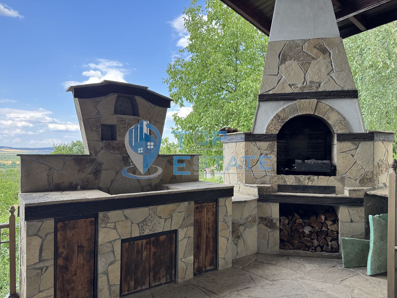 Къща с панорамна гледка във вилната зона на между град Бяла Черква и село Вишовград, област Велико Търново - 0