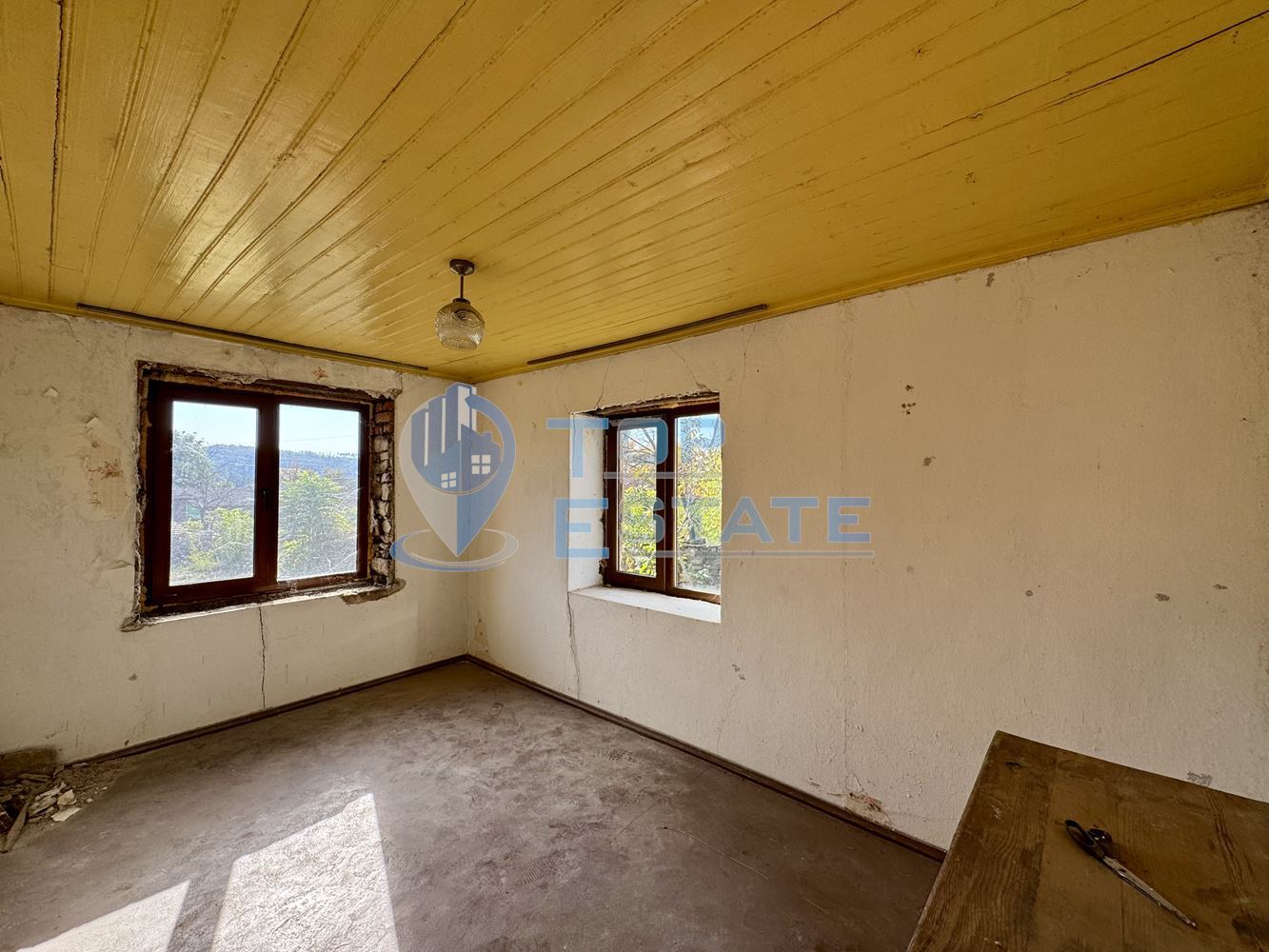 Тухлена къща с кладенец и допълнителна постройка в село Долна Липница, област Велико Търново - 0