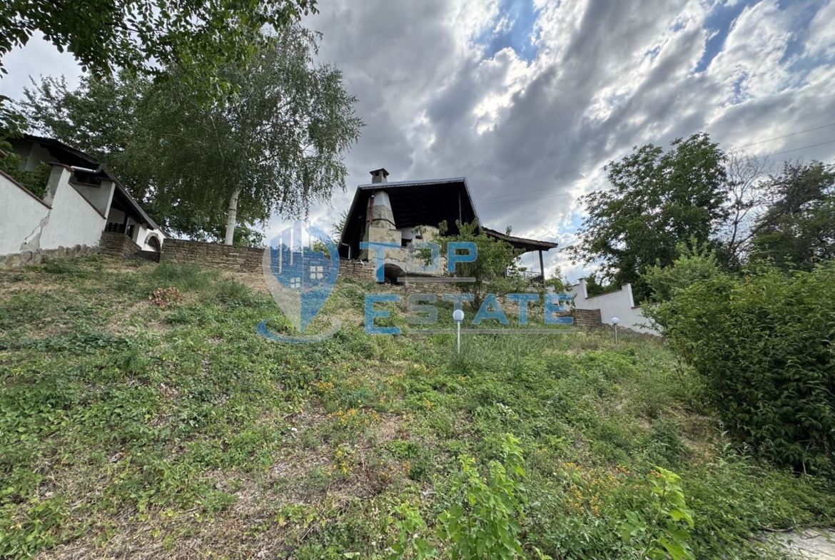 Къща с панорамна гледка във вилната зона на между град Бяла Черква и село Вишовград, област Велико Търново - 0