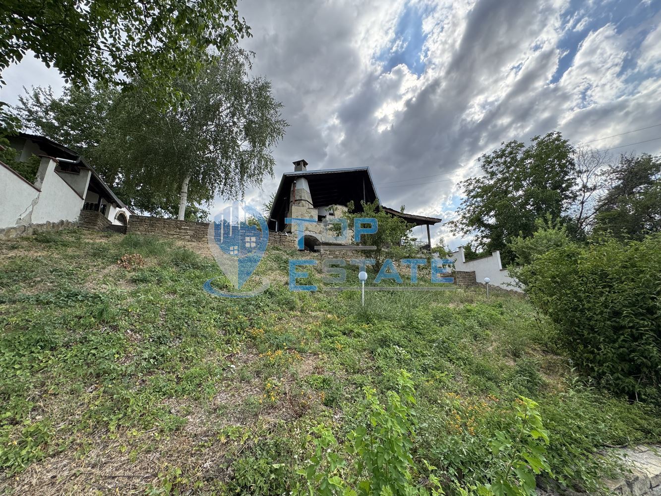 Къща с панорамна гледка във вилната зона на между град Бяла Черква и село Вишовград, област Велико Търново - 0