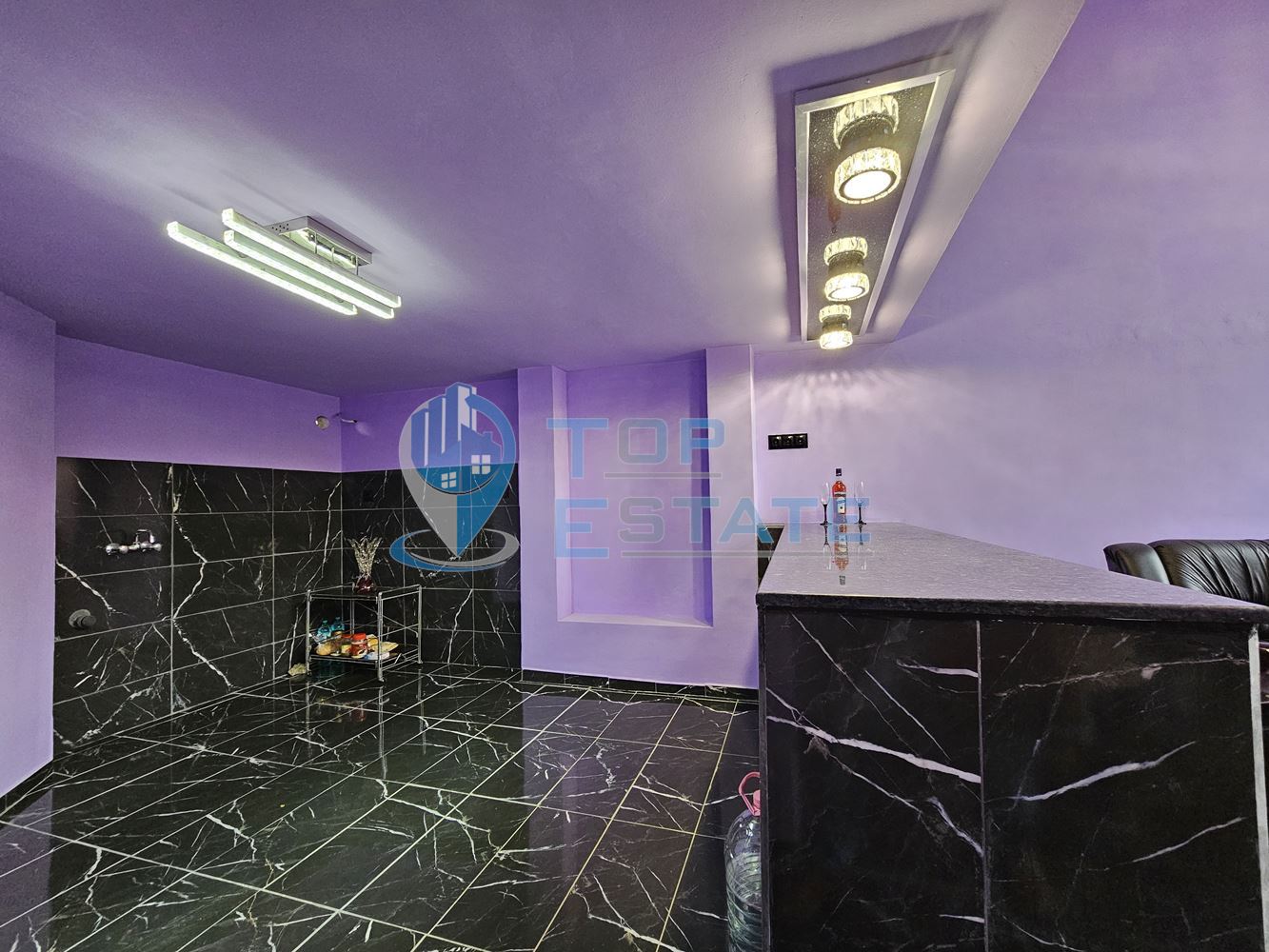 Ремонтирано тухлено жилище със самостоятелен вход в широкия център на гр. Велико Търново - 0