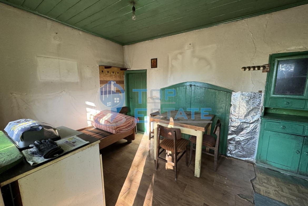 Къща с кладенец и допълнителна постройка в село Ресен, област Велико Търново - 0