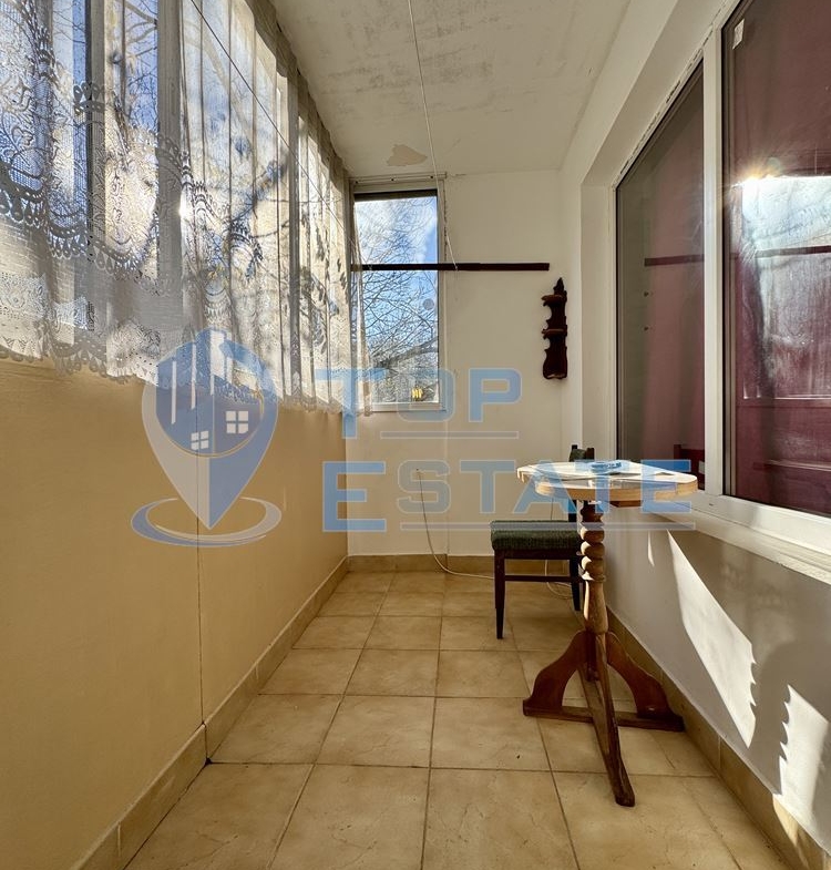 Тристаен панелен апартамент в кв. Зона Б, град Велико Търново. - 0