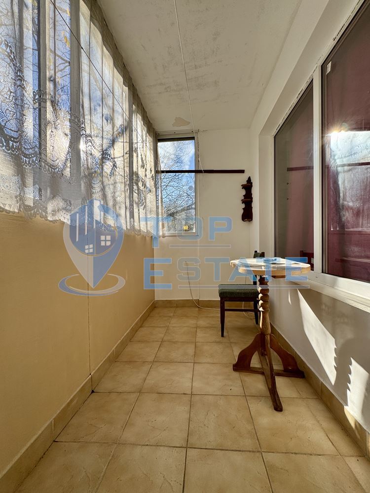 Тристаен панелен апартамент в кв. Зона Б, град Велико Търново. - 0