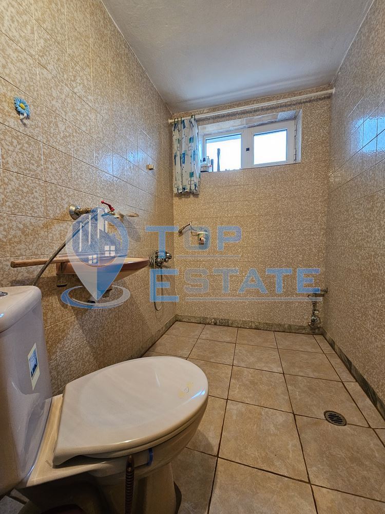 Двуетажна тухлена и обзаведена къща в село Хаджидимитрово-0 Двуетажна тухлена и обзаведена къща в село Хаджидимитрово - 0