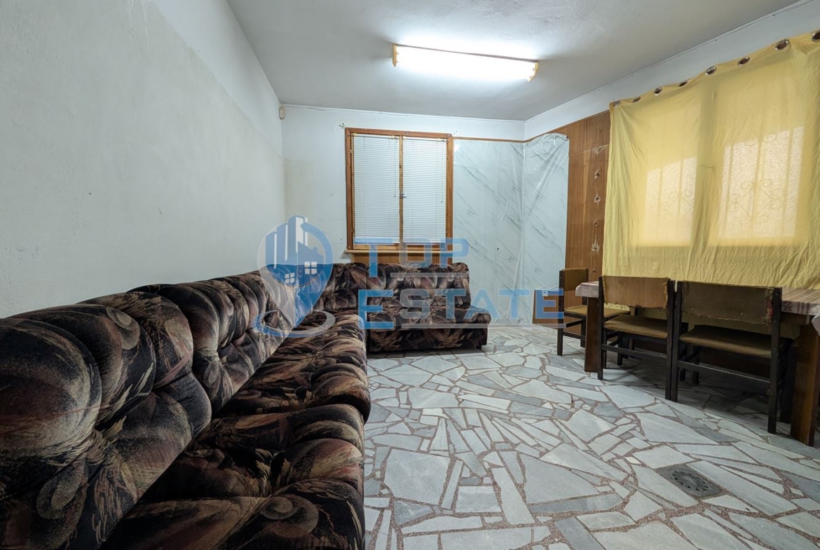 Едноетажна монолитна къща в центъра на град Златарица - 0