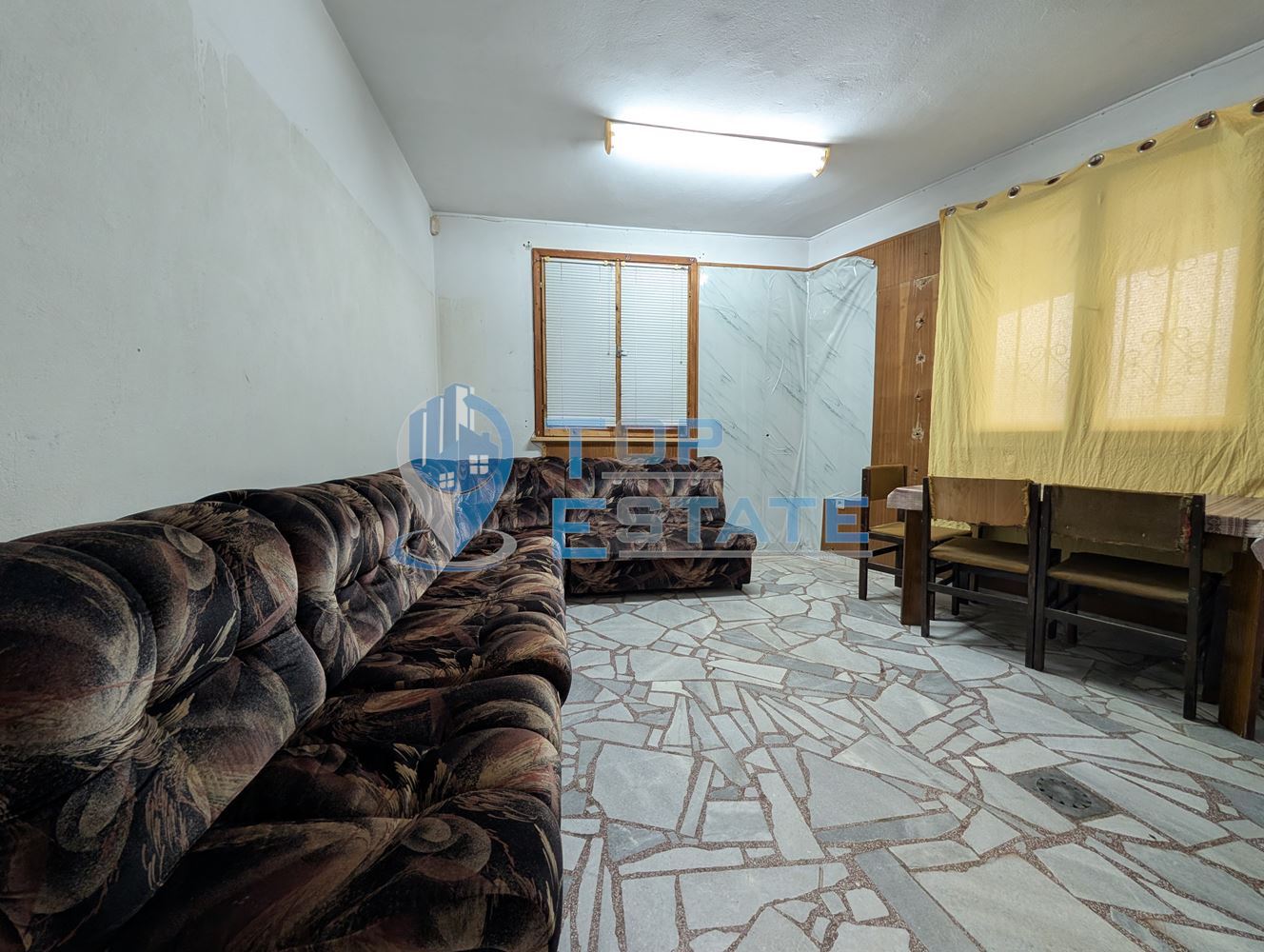 Едноетажна монолитна къща в центъра на град Златарица - 0