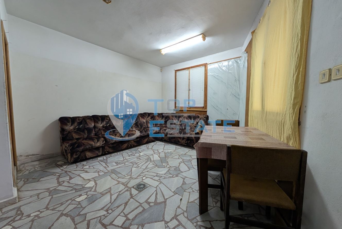 Едноетажна монолитна къща в центъра на град Златарица - 0