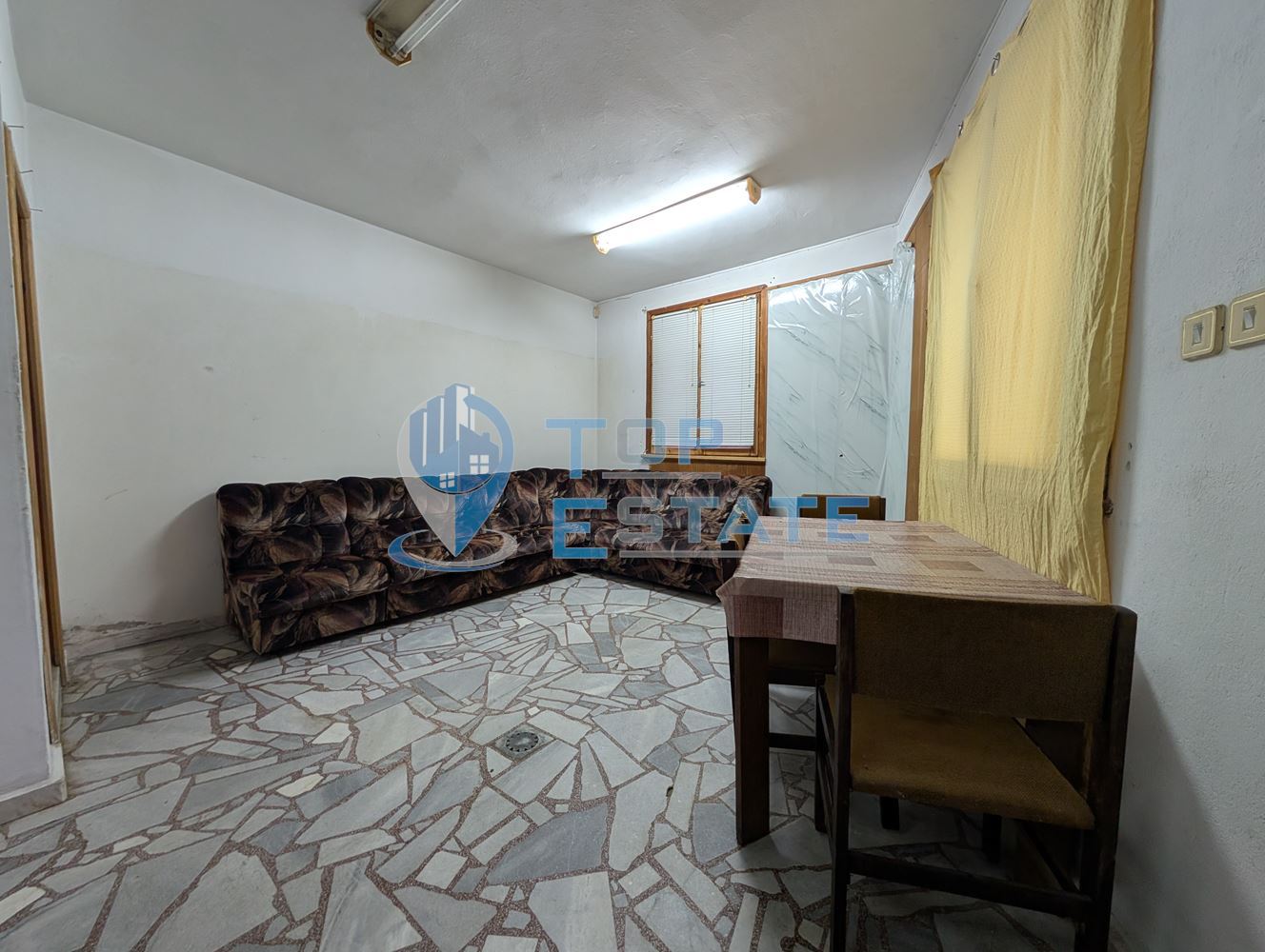 Едноетажна монолитна къща в центъра на град Златарица - 0